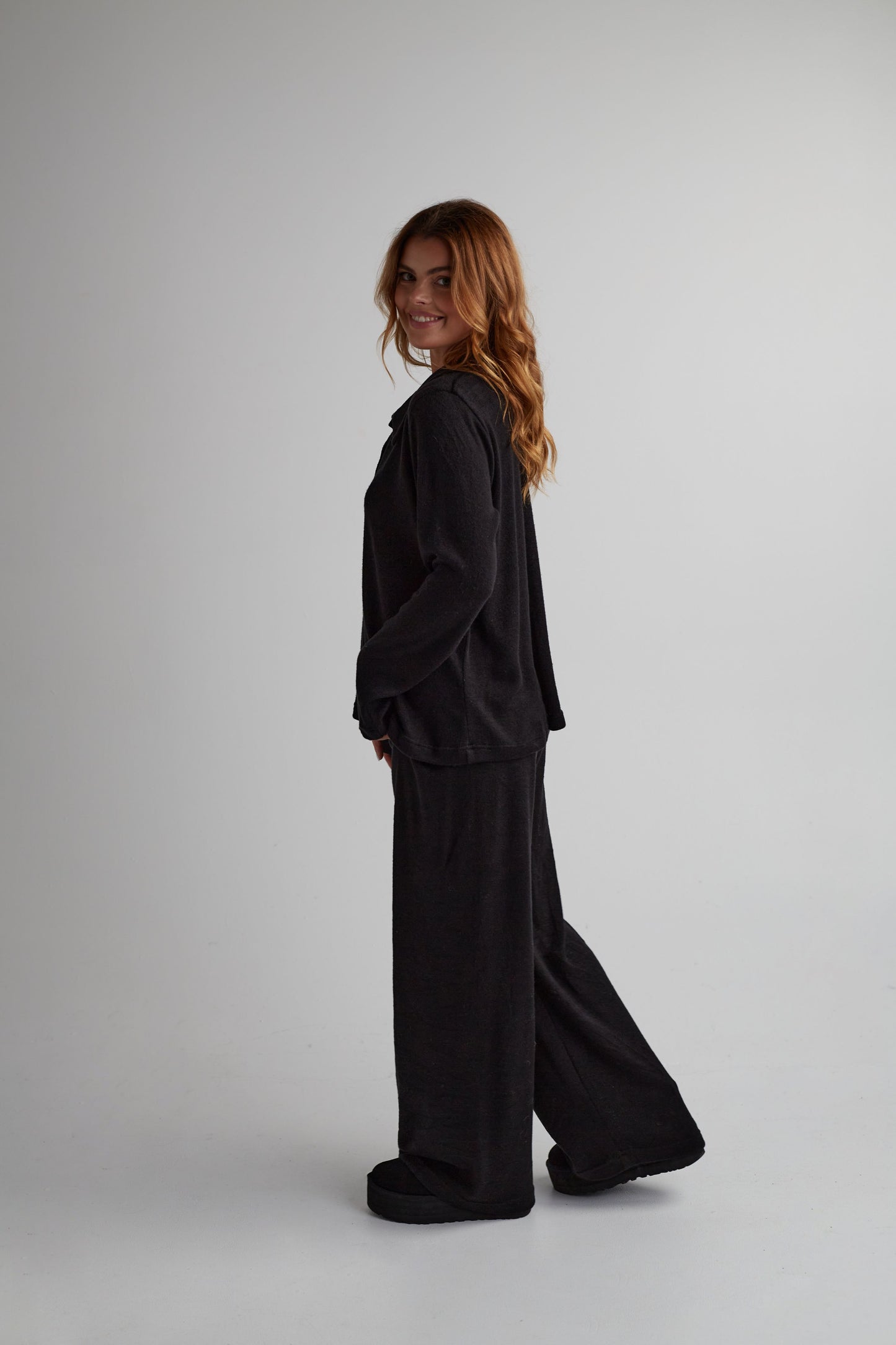 PRE ORDER: KOSTIUMĖLIS “COZY" JUODA