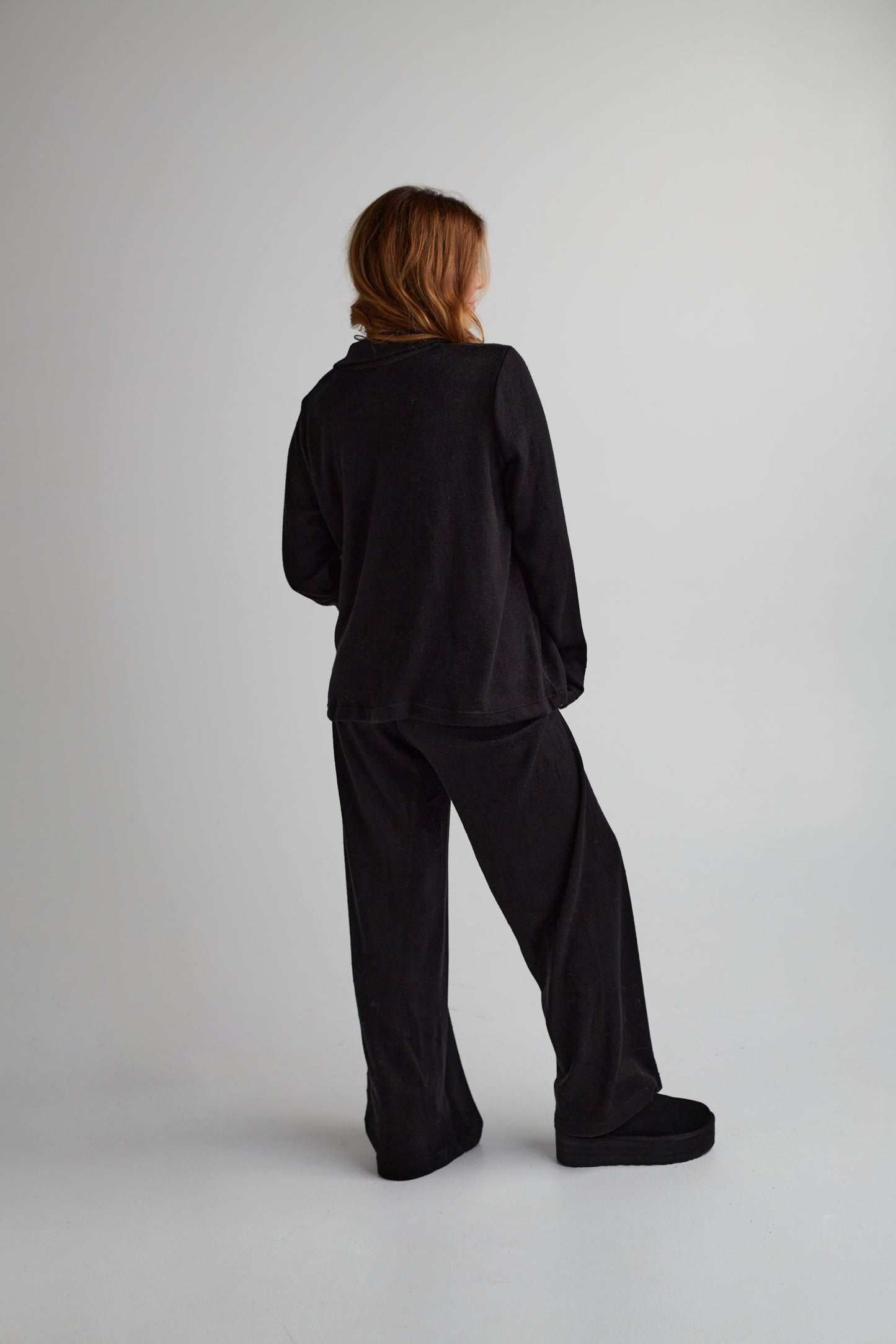 PRE ORDER: KOSTIUMĖLIS “COZY" JUODA
