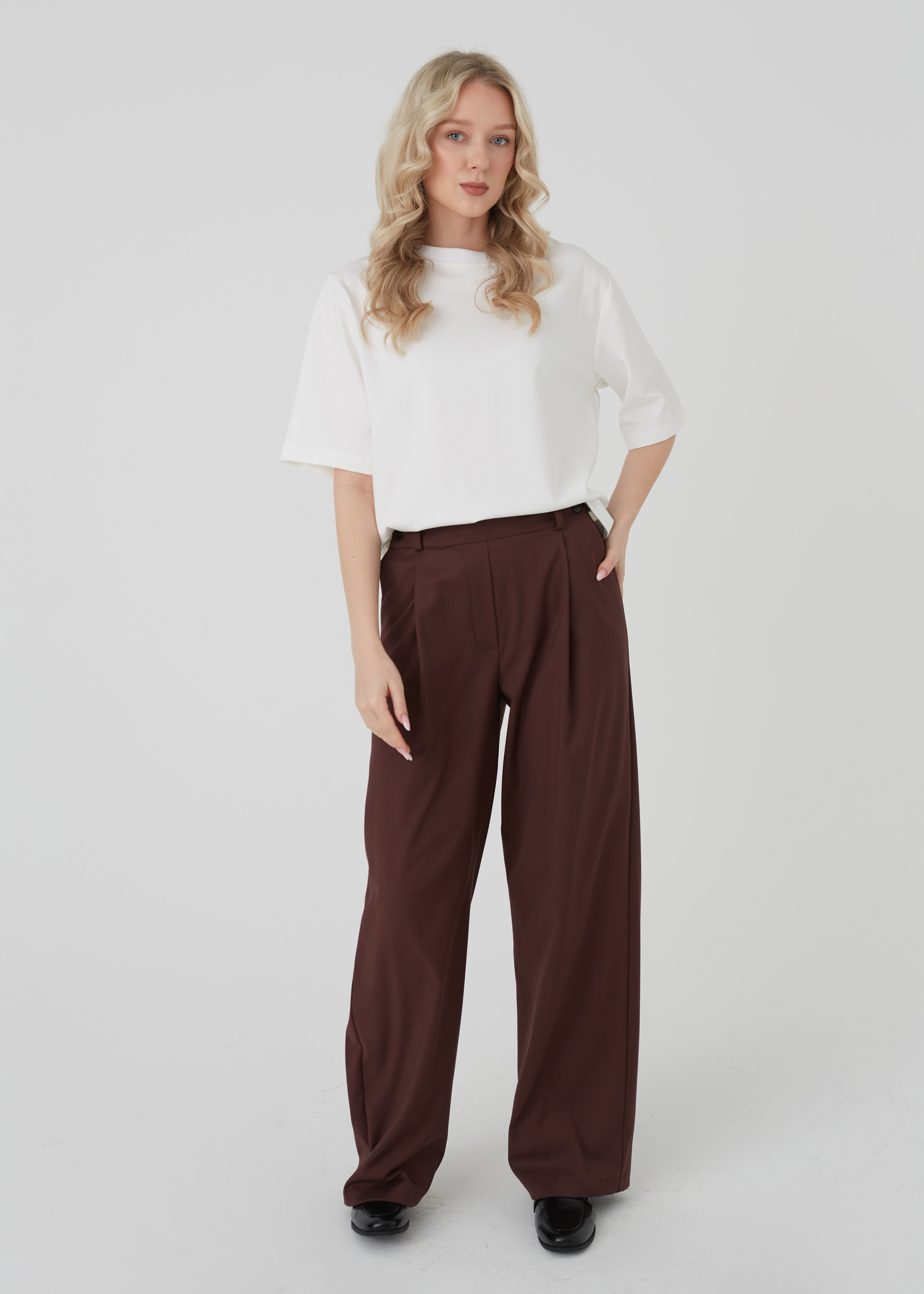 PLAČIOS KELNĖS "MODERN" ŠOKOLADAS -MARŠKINĖLIAI "CLEAN" BALTA