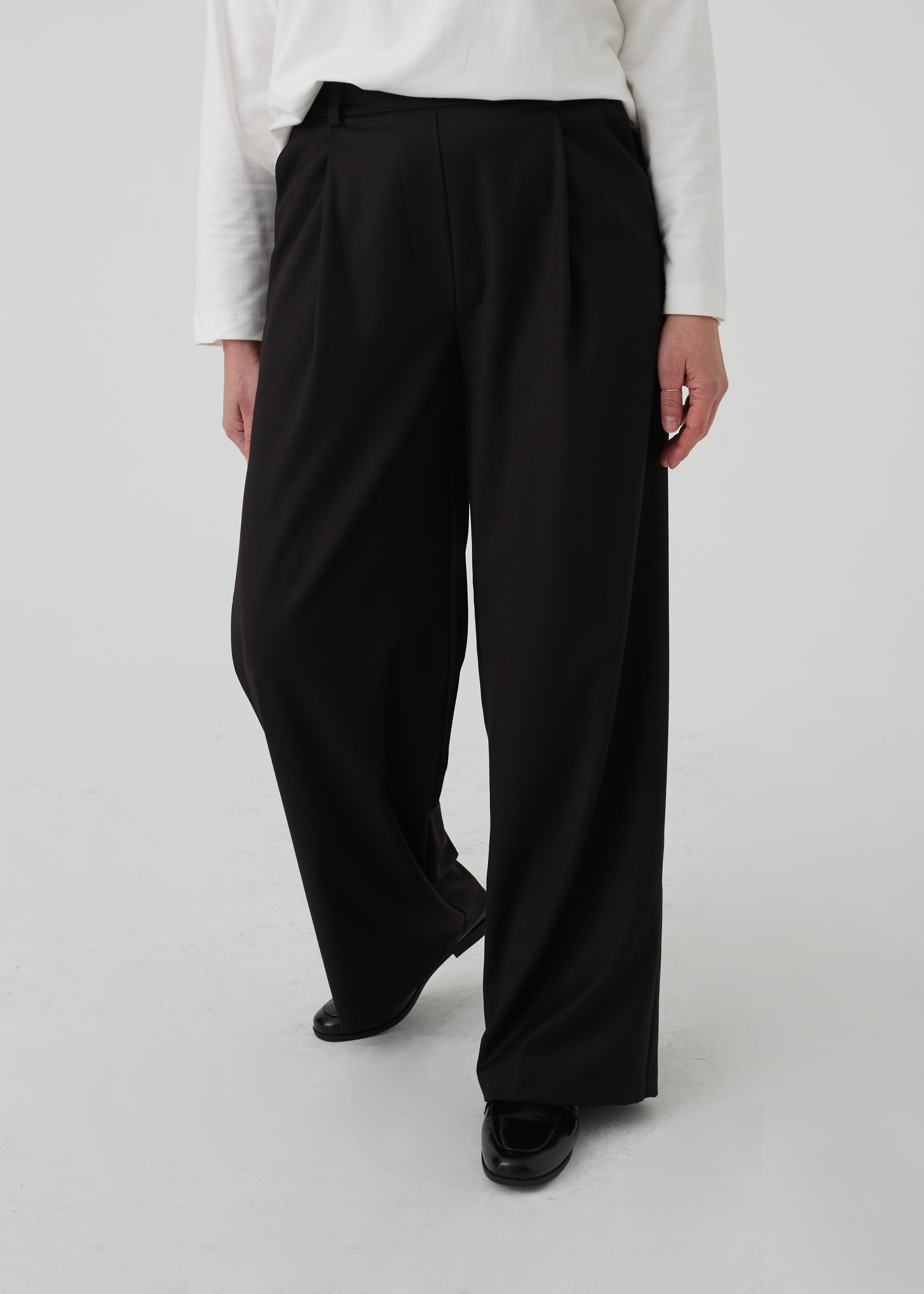 PLAČIOS KELNĖS "SPELL" JUODA