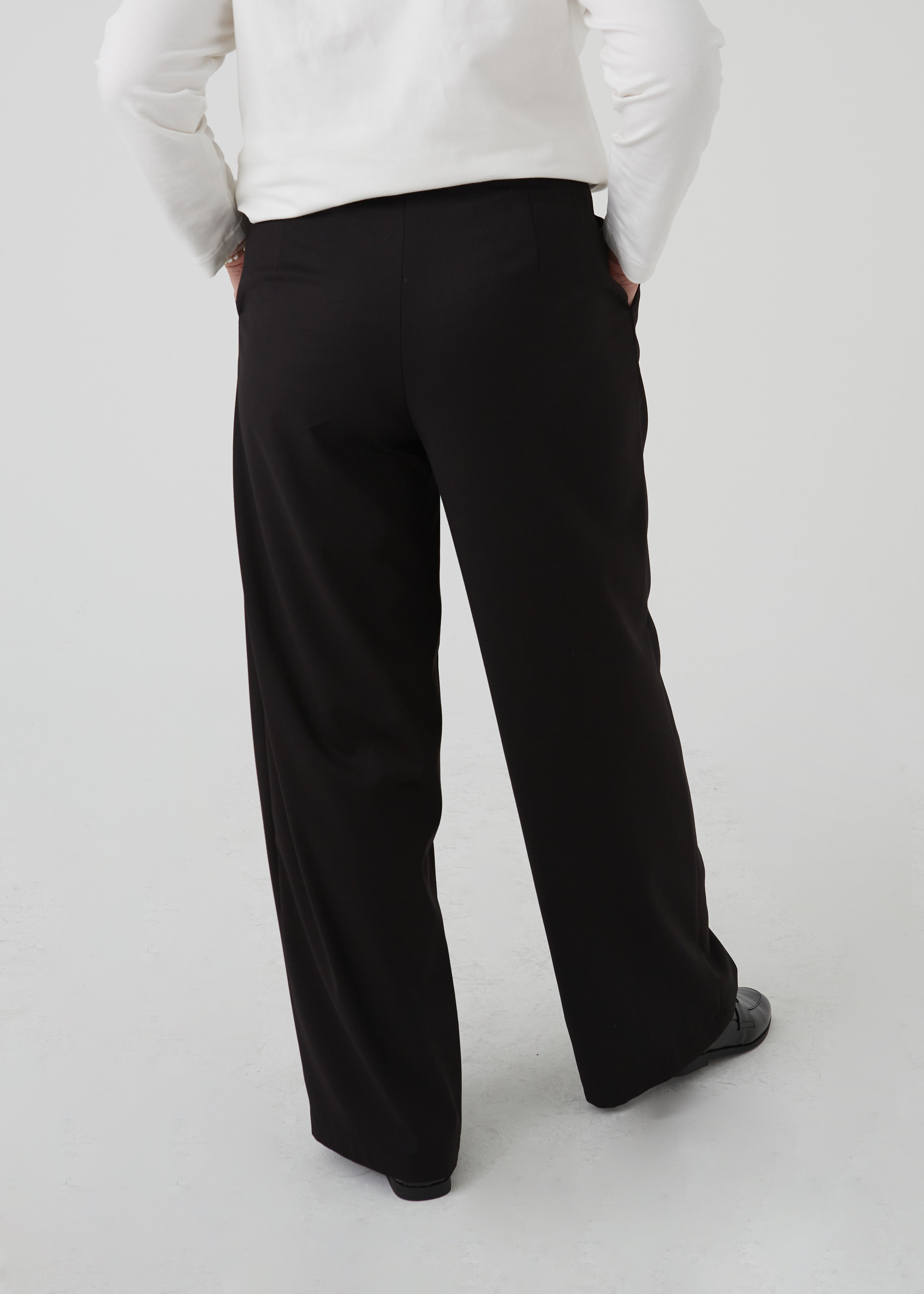 PLAČIOS KELNĖS "SPELL" JUODA