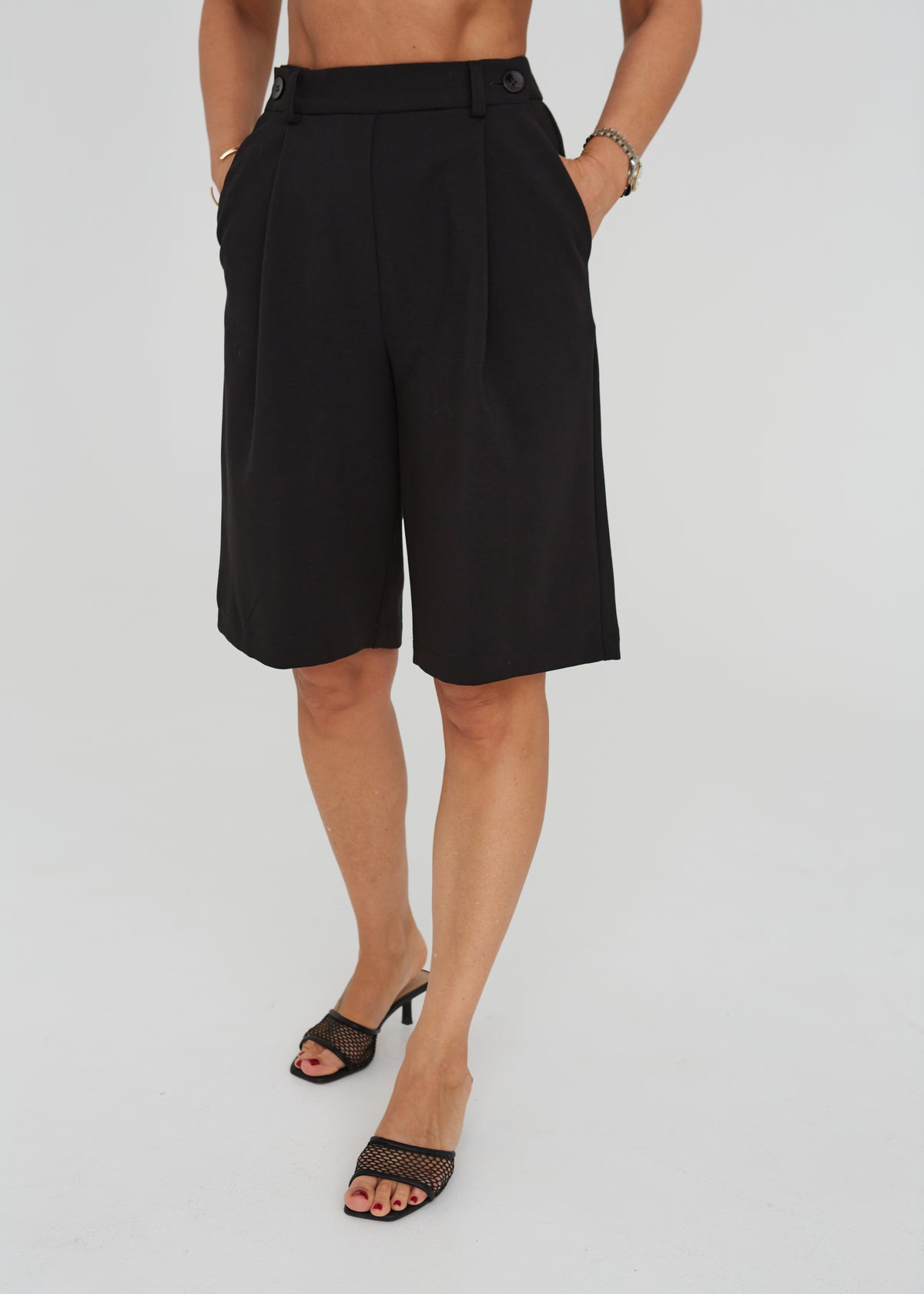 PRE ORDER: ŠORTAI "BERMUDA" JUODA