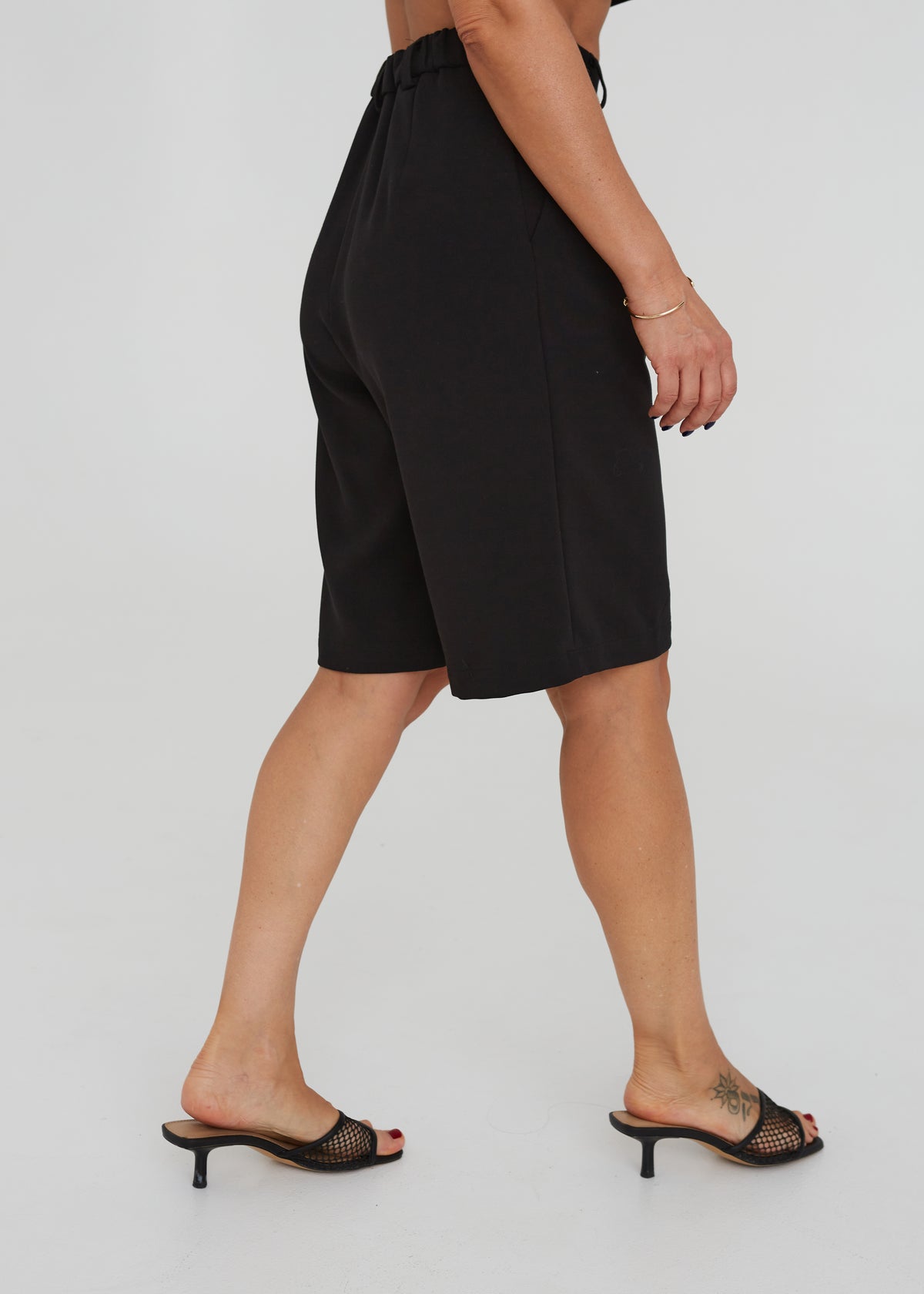 PRE ORDER: ŠORTAI "BERMUDA" JUODA