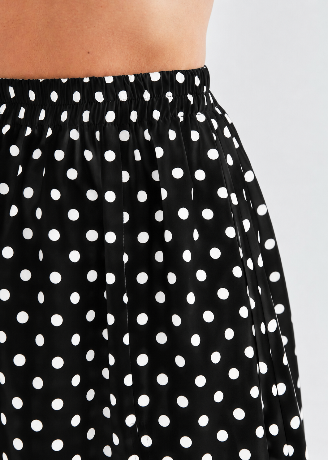 SIJONAS „POLKA DOTS“ JUODA
